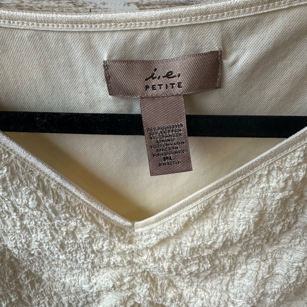 🤍 NWT Cream Textured Blouse LP Petite Long Sleeve Neutral Top - Picture 3 of 6